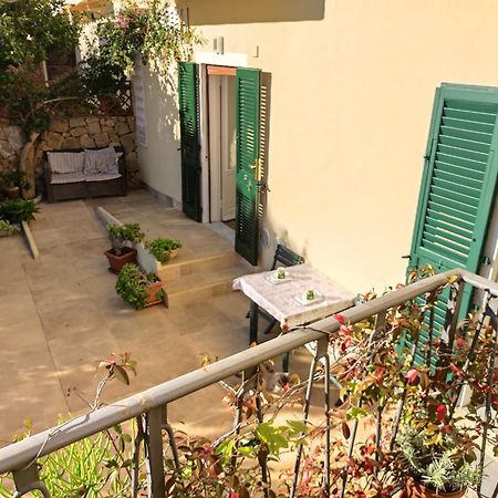 Il Giardino Di Tatiana Rooms & Breakfast La Maddalena  Eksteriør billede