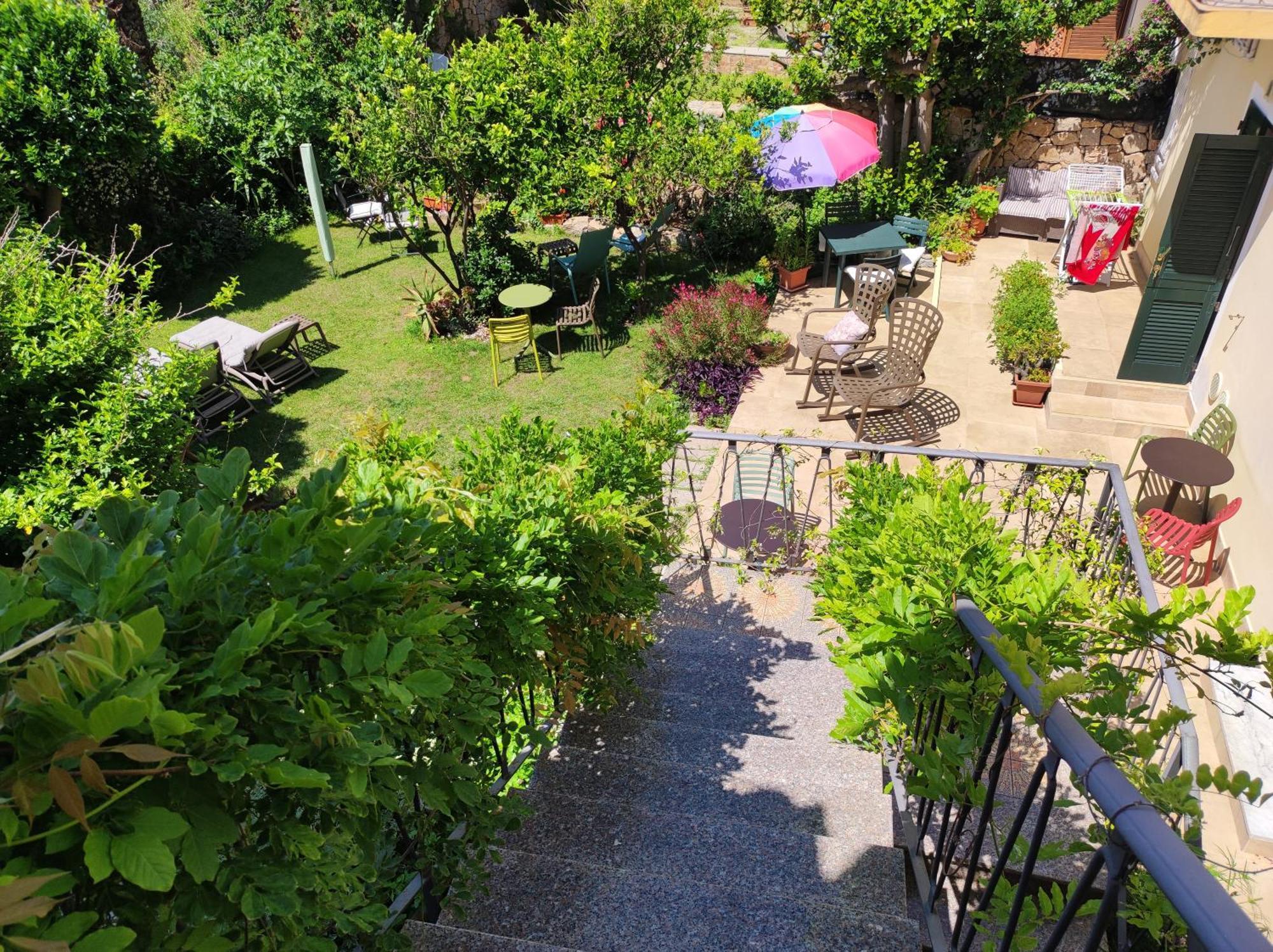 Il Giardino Di Tatiana Rooms & Breakfast La Maddalena  Eksteriør billede
