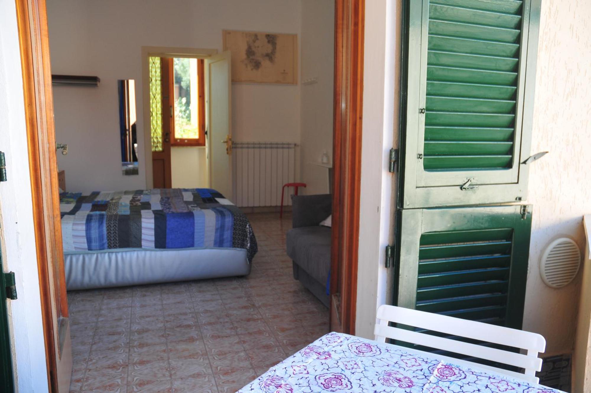 Il Giardino Di Tatiana Rooms & Breakfast La Maddalena  Værelse billede