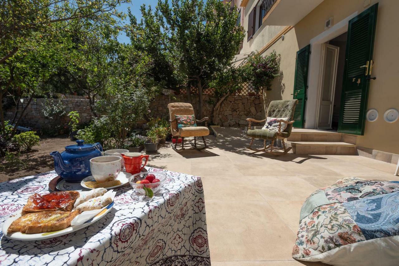 Il Giardino Di Tatiana Rooms & Breakfast La Maddalena  Eksteriør billede